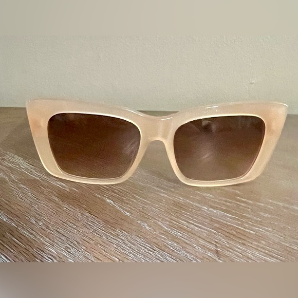 NEW Guess GU7890-57F Sunglasses 55mm Cleaning Cloth & Case main image 4